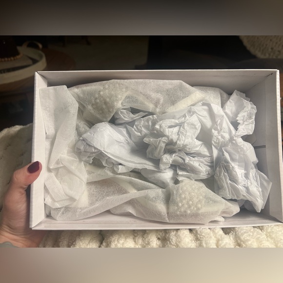 Brand new white heels, size 6 - Picture 6 of 6